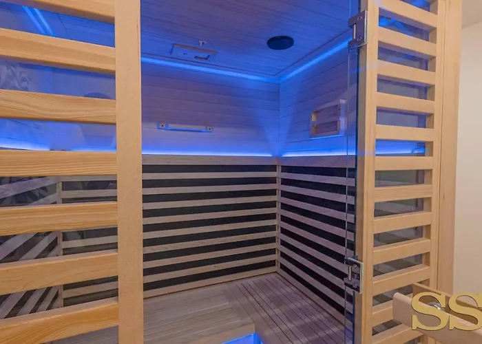 Blue Lagoon - 1 Minute From 02 Academy - Free Parking - 5 Minutes From The Beach - Fast Wi-Fi - Smart Tv